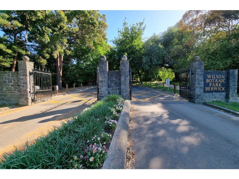 90 Beaumont Road, Berwick VIC 3806