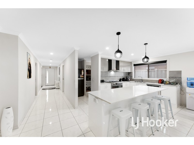 40 Plymouth Boulevarde, Clyde VIC 3978