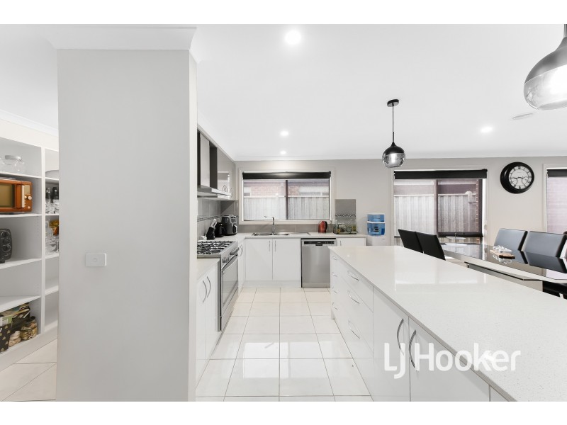 40 Plymouth Boulevarde, Clyde VIC 3978