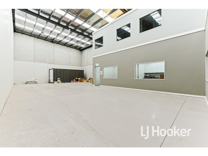 2/43 Rainier Crescent, Clyde North VIC 3978