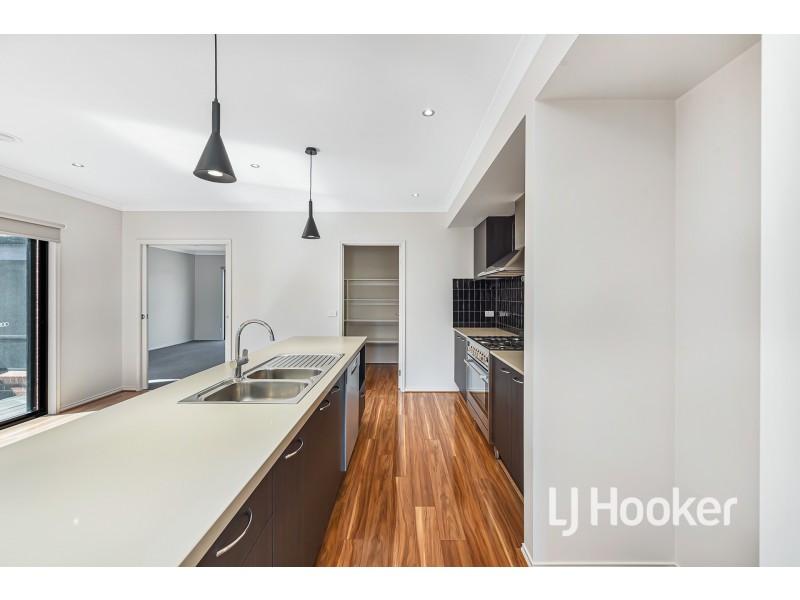 28 Bernardins Street, Clyde North VIC 3978