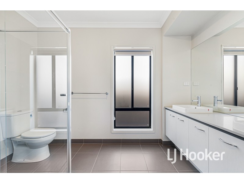 28 Bernardins Street, Clyde North VIC 3978