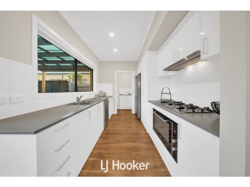 1/6 Railway Avenue, Beaconsfield VIC 3807