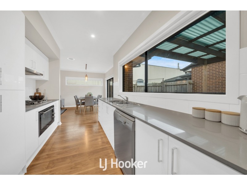 1/6 Railway Avenue, Beaconsfield VIC 3807