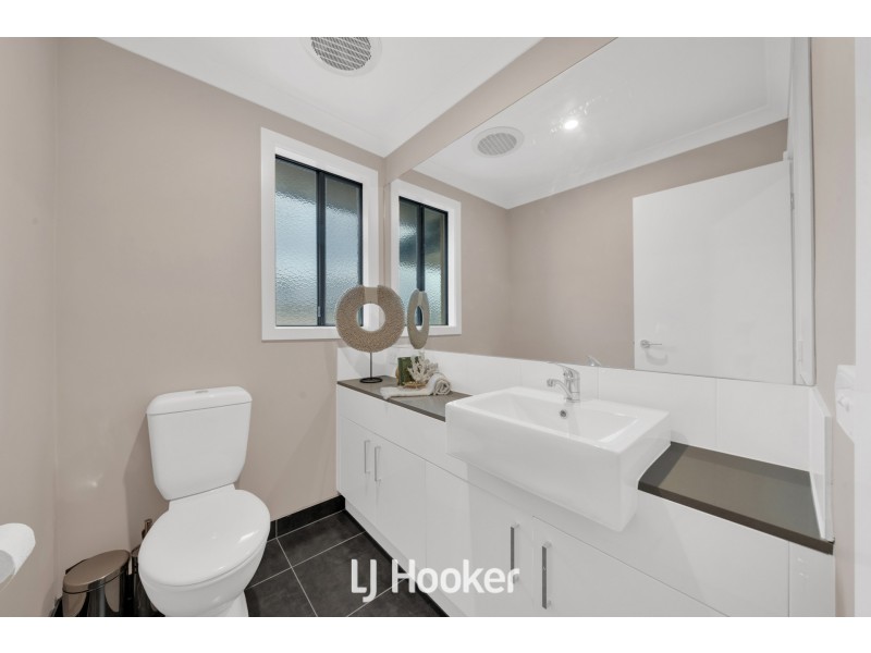 1/6 Railway Avenue, Beaconsfield VIC 3807
