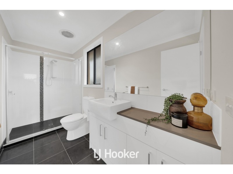 1/6 Railway Avenue, Beaconsfield VIC 3807