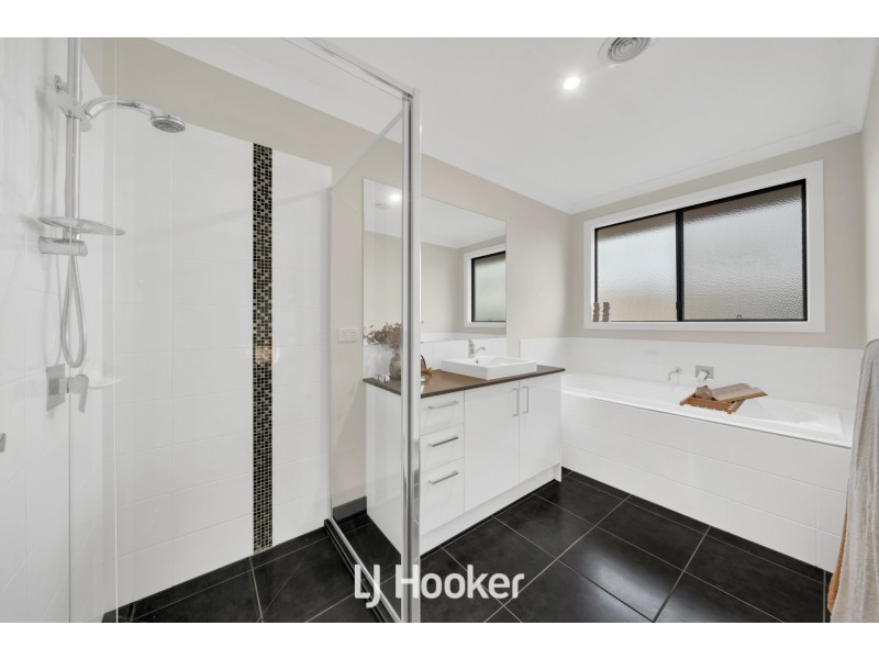 1/6 Railway Avenue, Beaconsfield VIC 3807