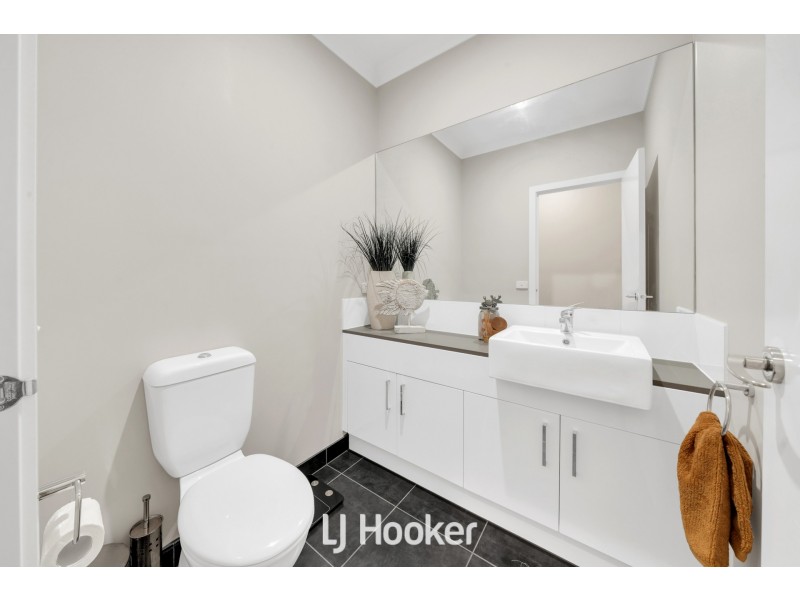 1/6 Railway Avenue, Beaconsfield VIC 3807