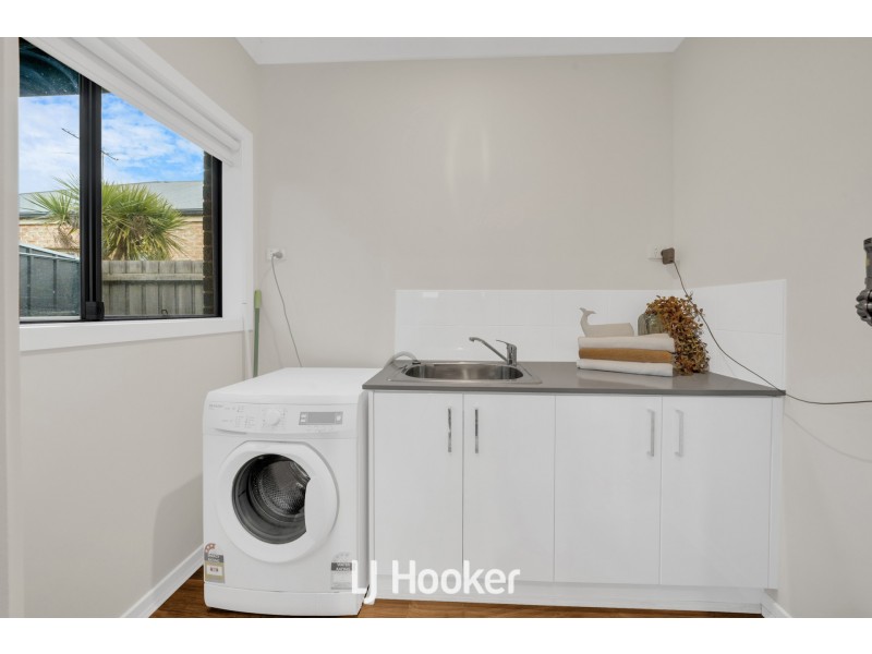 1/6 Railway Avenue, Beaconsfield VIC 3807