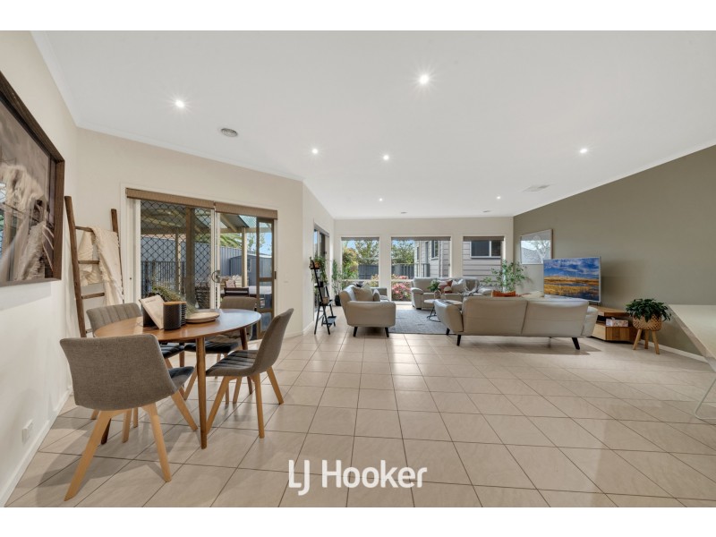 6 Loders Way, Berwick VIC 3806