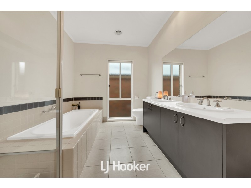 6 Loders Way, Berwick VIC 3806