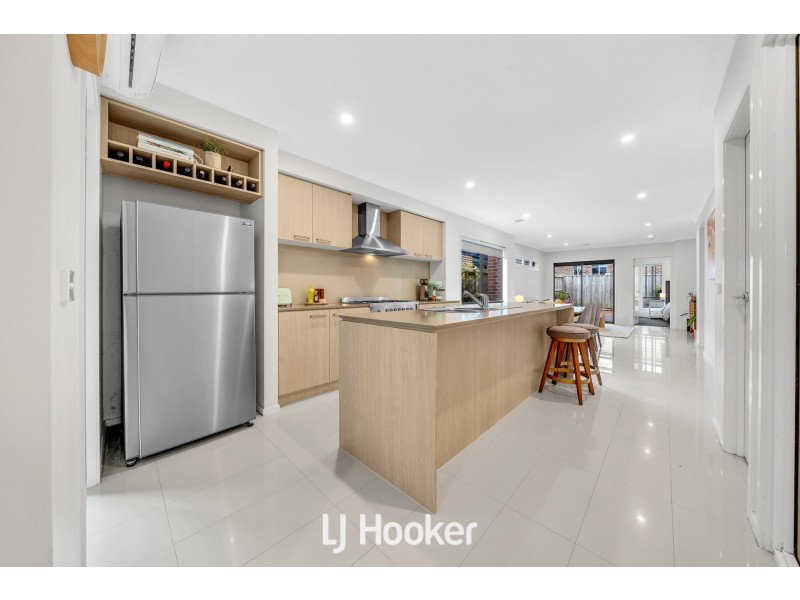 8 Papa Way, Officer VIC 3809