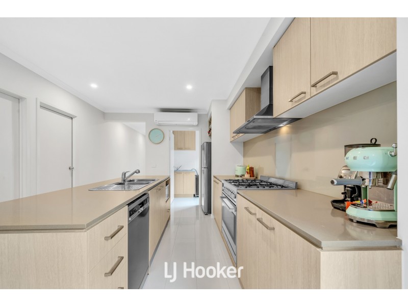 8 Papa Way, Officer VIC 3809