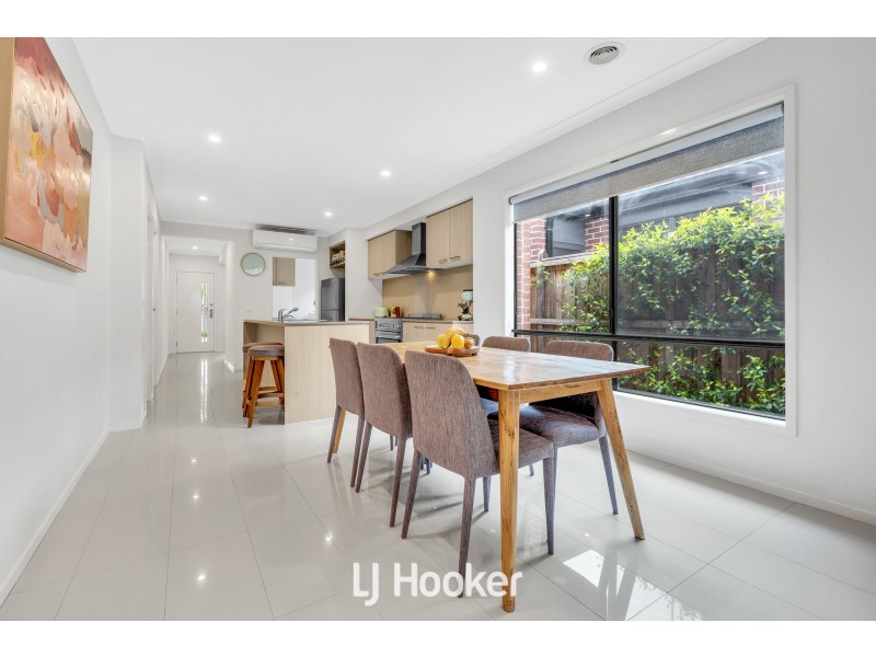 8 Papa Way, Officer VIC 3809