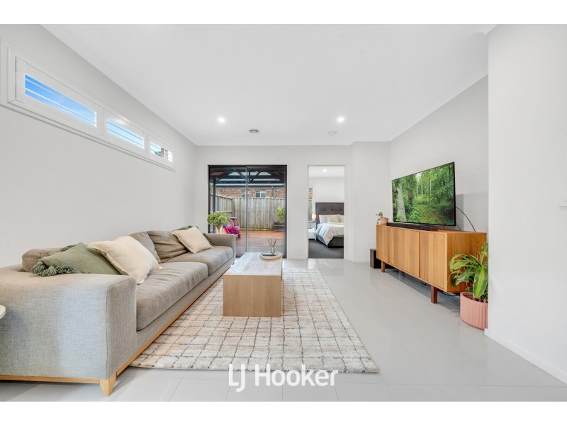 8 Papa Way, Officer VIC 3809