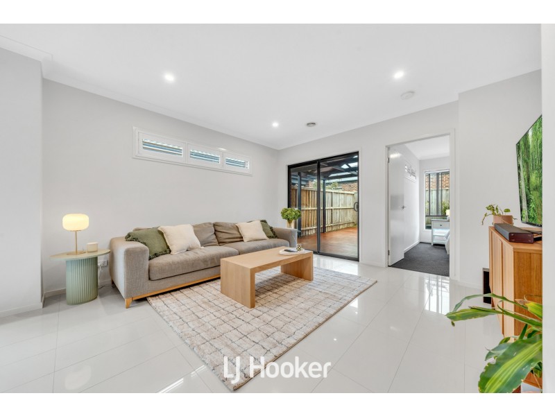 8 Papa Way, Officer VIC 3809