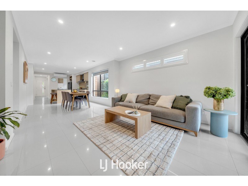 8 Papa Way, Officer VIC 3809