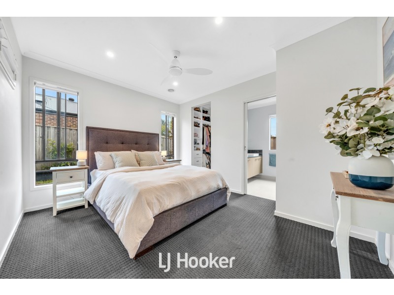 8 Papa Way, Officer VIC 3809