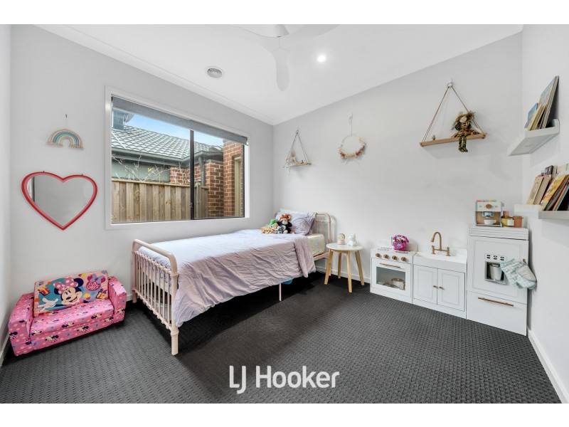 8 Papa Way, Officer VIC 3809