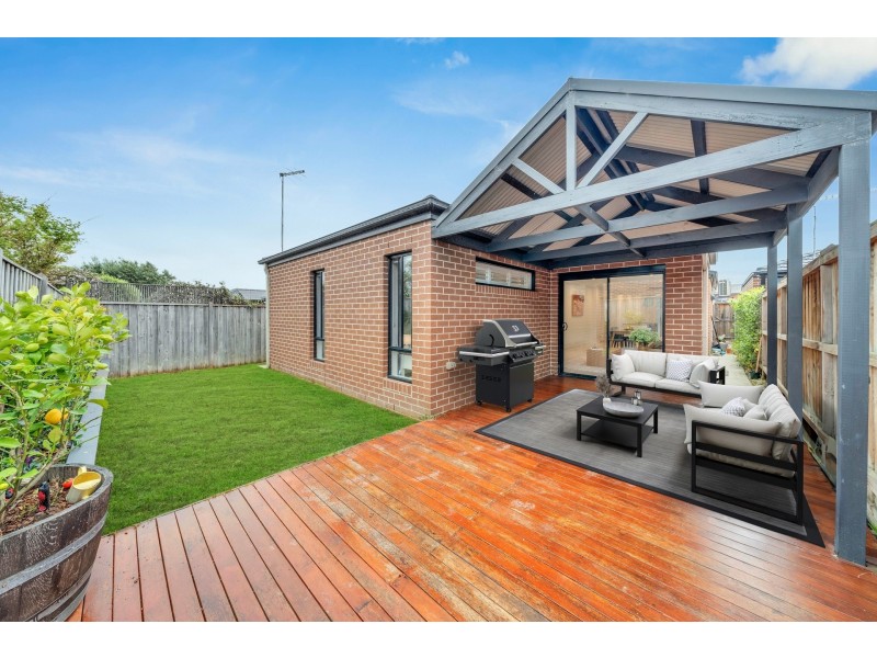 8 Papa Way, Officer VIC 3809