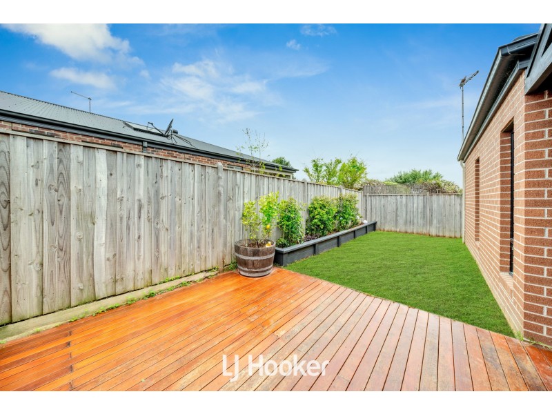 8 Papa Way, Officer VIC 3809