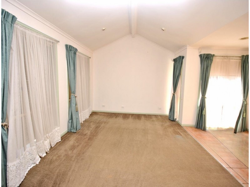 23 Innes Court, Berwick VIC 3806