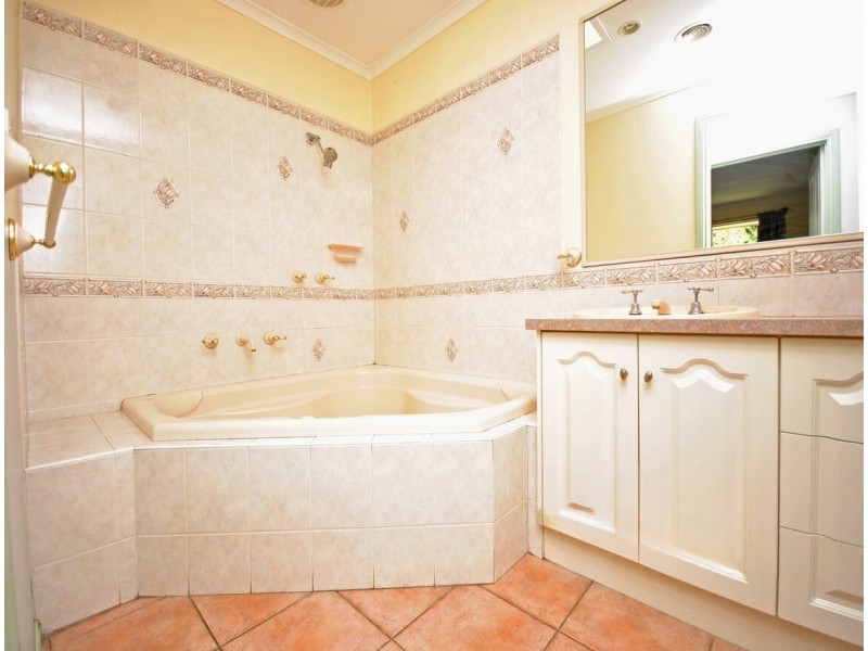 23 Innes Court, Berwick VIC 3806