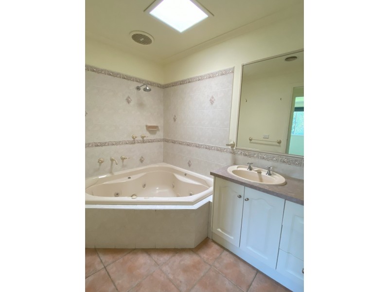 23 Innes Court, Berwick VIC 3806