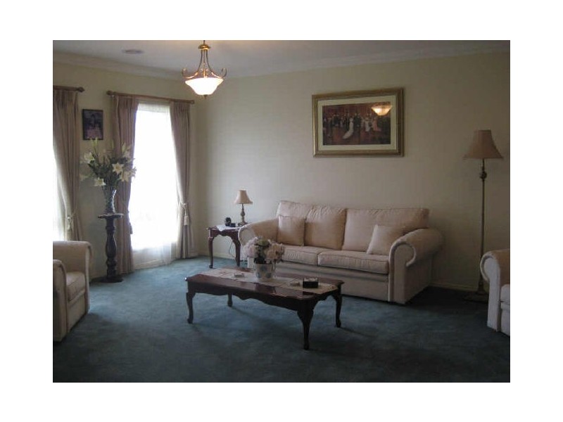 4 Lia Ami Place, Berwick VIC 3806