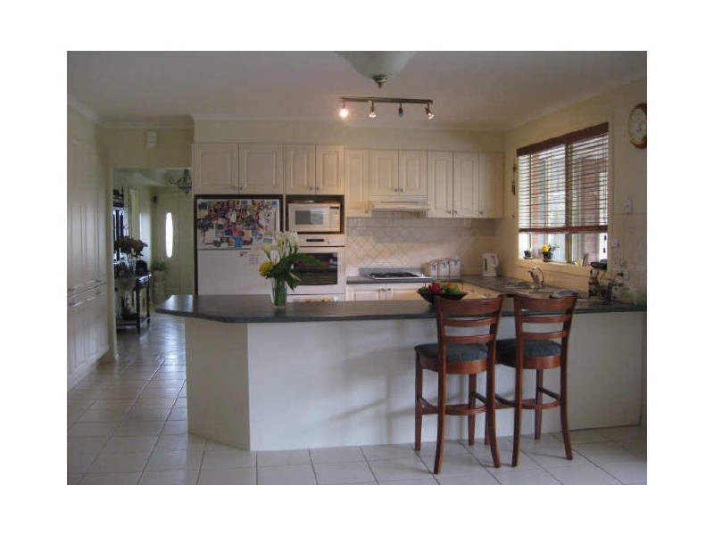 4 Lia Ami Place, Berwick VIC 3806