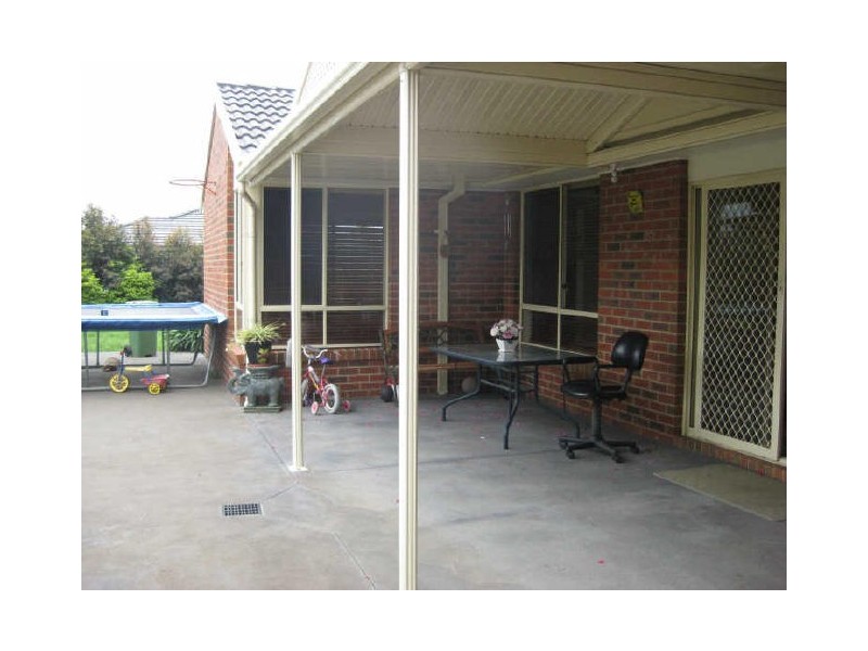 4 Lia Ami Place, Berwick VIC 3806