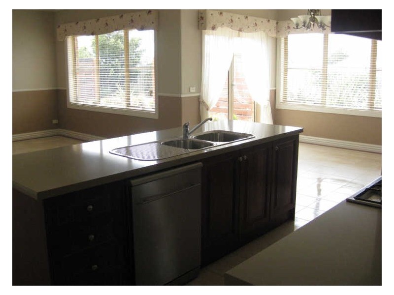 10 Botanic Ridge, Cranbourne South VIC 3977