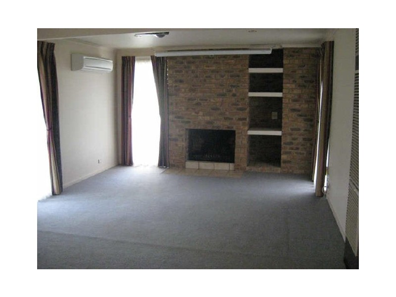 8 Sylvia Road, Beaconsfield VIC 3807