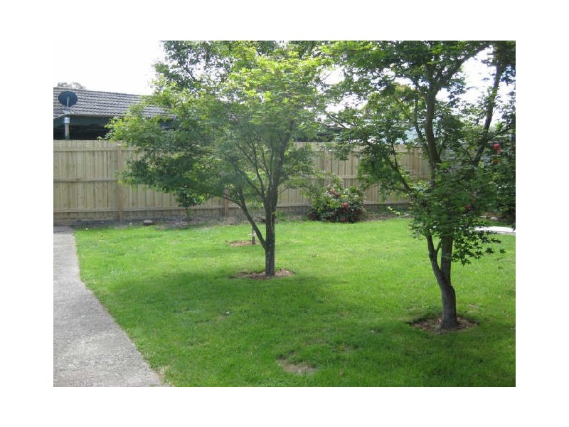 8 Sylvia Road, Beaconsfield VIC 3807