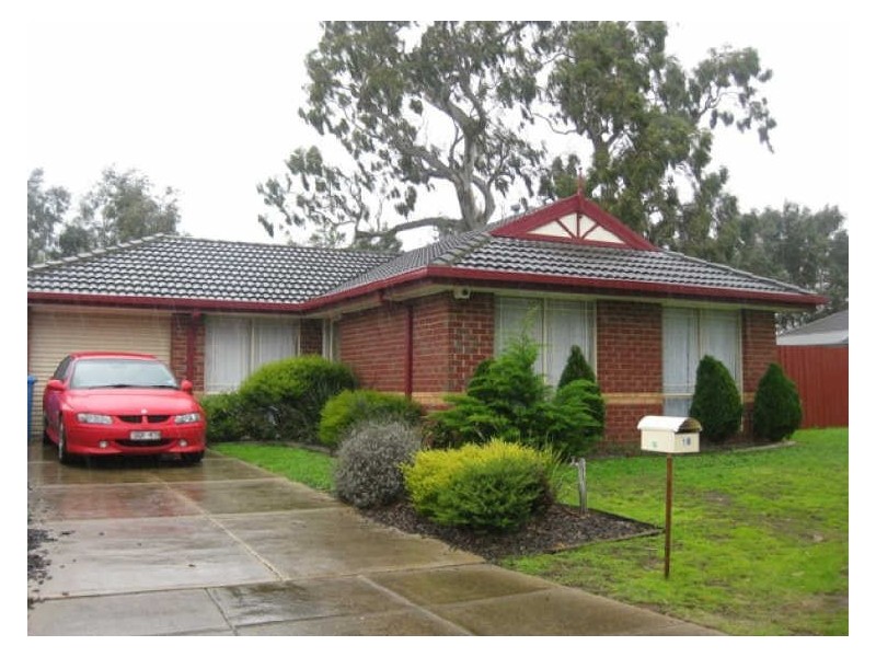 18 Dutton Close, Lynbrook VIC 3975