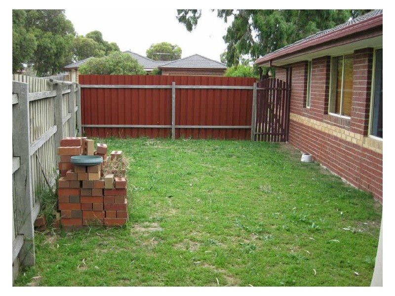 18 Dutton Close, Lynbrook VIC 3975