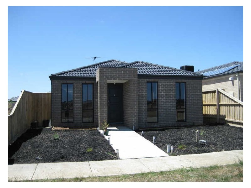 16 Violet Way, Cranbourne VIC 3977