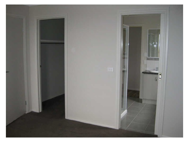 16 Violet Way, Cranbourne VIC 3977