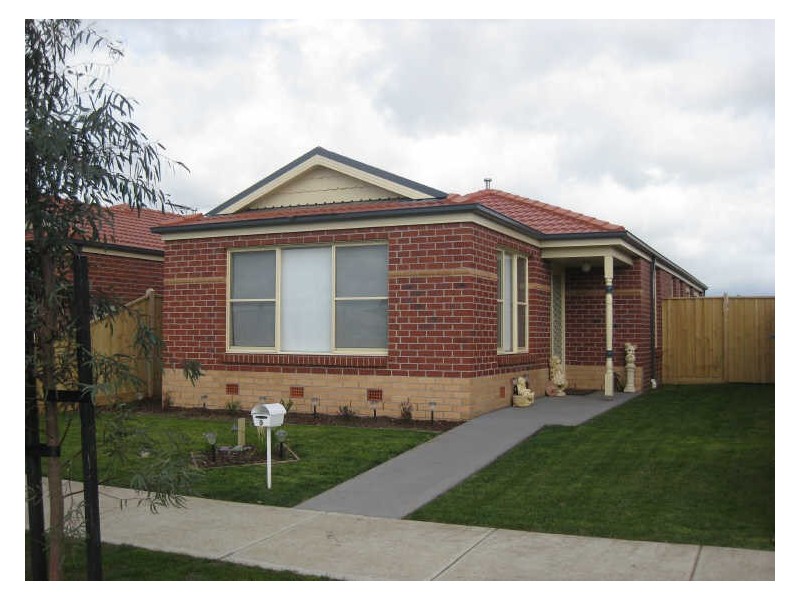 9 McCallum Drive, Cranbourne East VIC 3977