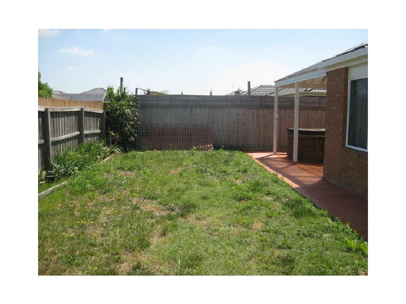 17 Hallmark Drive, Narre Warren South VIC 3805