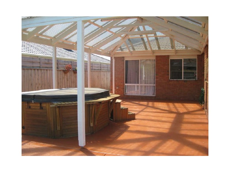 17 Hallmark Drive, Narre Warren South VIC 3805