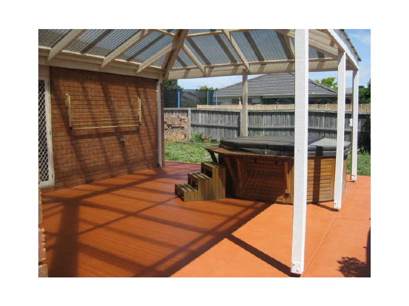 17 Hallmark Drive, Narre Warren South VIC 3805