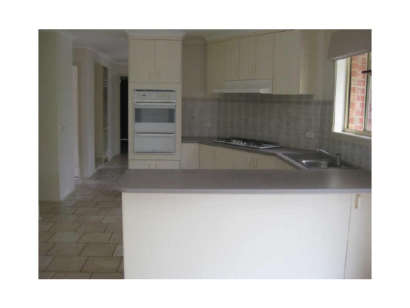 6 Raneen Place, Berwick VIC 3806