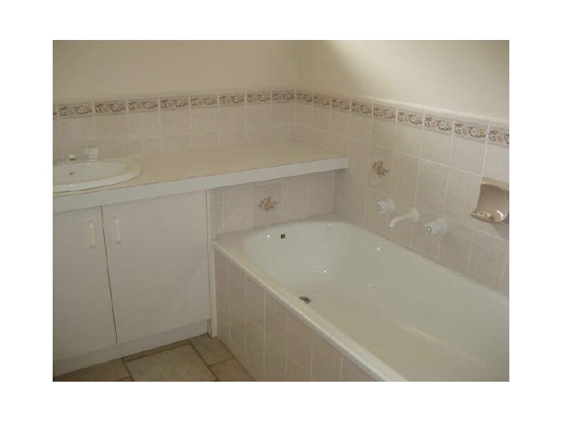 6 Raneen Place, Berwick VIC 3806