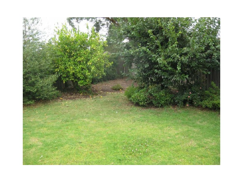 6 Raneen Place, Berwick VIC 3806