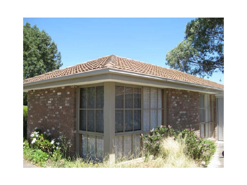2/15 Sylvia Road, Beaconsfield VIC 3807