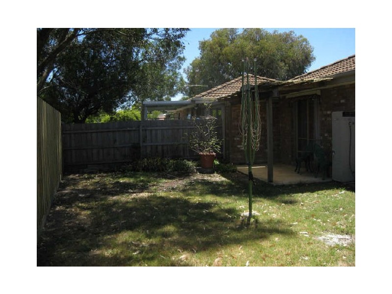 2/15 Sylvia Road, Beaconsfield VIC 3807