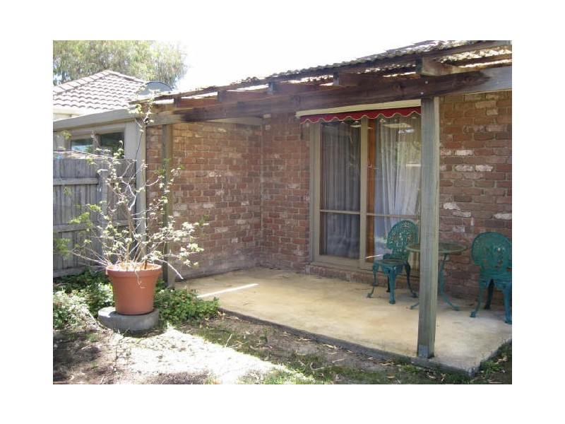 2/15 Sylvia Road, Beaconsfield VIC 3807