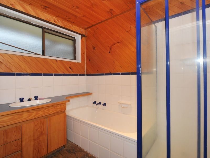 58 Saxonwood Drive, Narre Warren VIC 3805