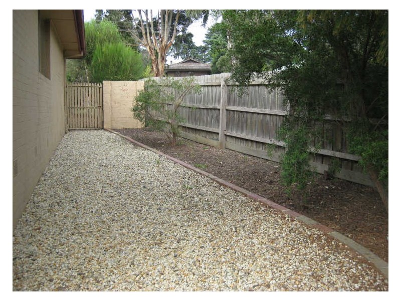 8 Slingsby Avenue, Beaconsfield VIC 3807